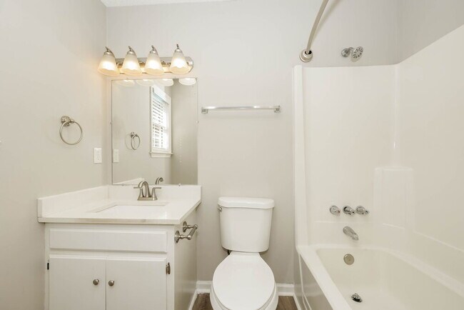 Building Photo - 311 Shadylake Dr