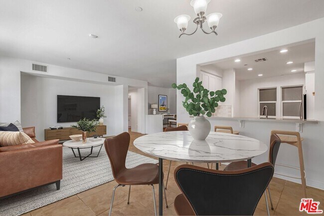 Building Photo - 7100 Playa Vista Dr