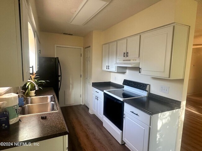 Building Photo - 11461 Cypress Bend Ct