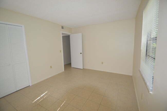 Building Photo - 3 B/2B 1st floor condo in Baywood Meadows!...