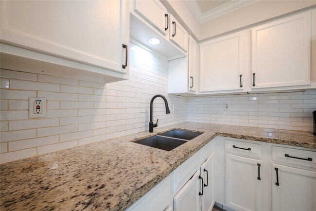 Building Photo - 16250 Camino Del Sol Dr