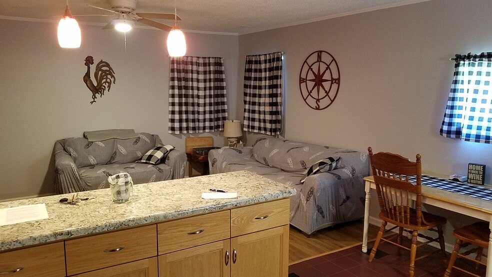 Building Photo - 453 N Flat Rock Rd