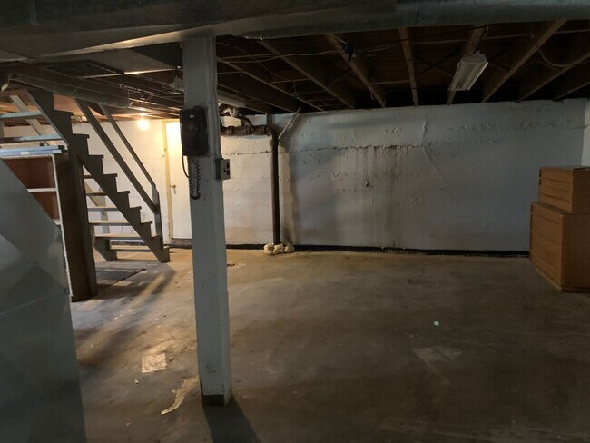 Building Photo - 501 Hoover Ave