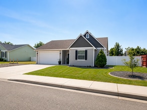Building Photo - Beautiful 3-Bedroom Home with RV Parking in West Pasco