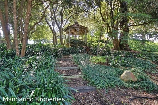 Building Photo - 4395 Via Esperanza