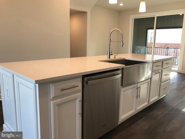 Building Photo - 12992 Hattontown Square