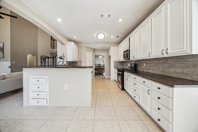 Building Photo - 17426 Little Riata Dr