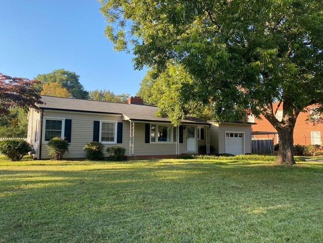 Primary Photo - Nice 2 bedroom 1 bathroom home very close ...