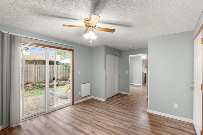 Building Photo - Charming 3 BR/ 1.5 Bath Mt. Pleasant Home.