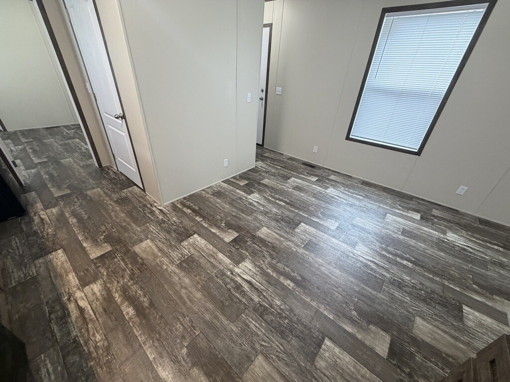 Building Photo - 38070 Ducharme Dr