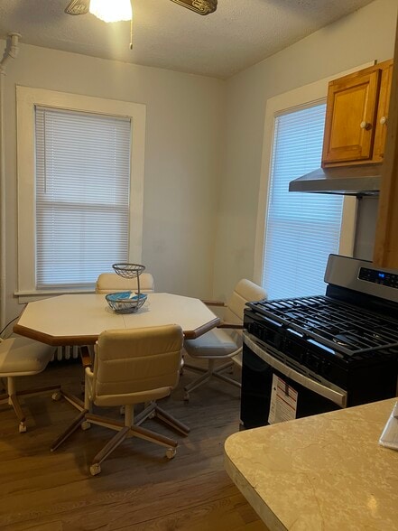 Building Photo - 55 Laurel St