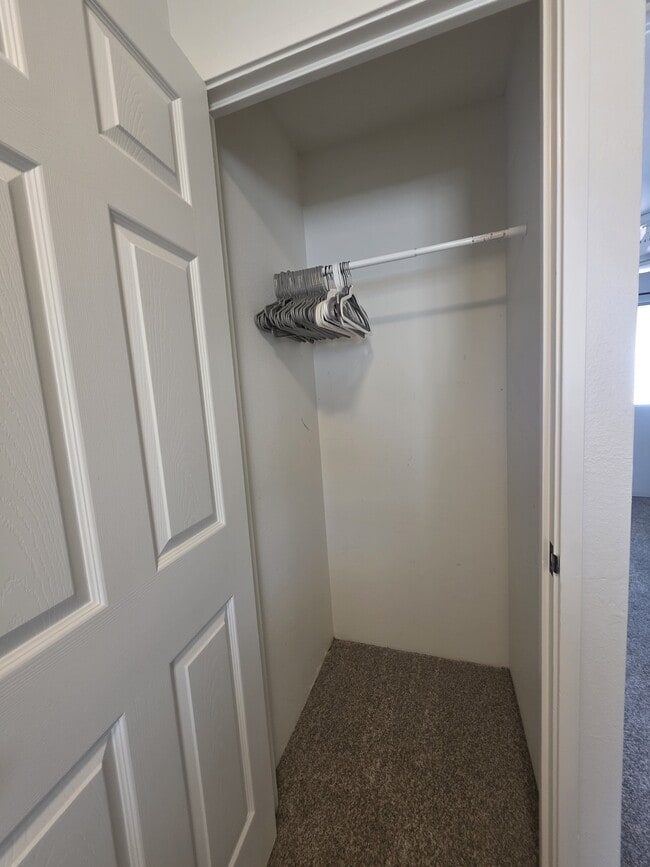 Building Photo - 350 Aoloa St