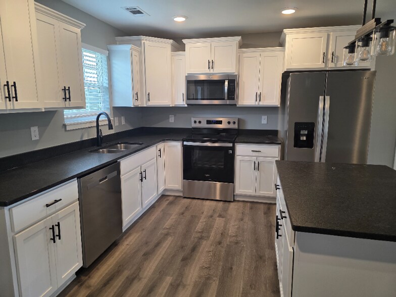 Building Photo - 102 Alice Preston Lp