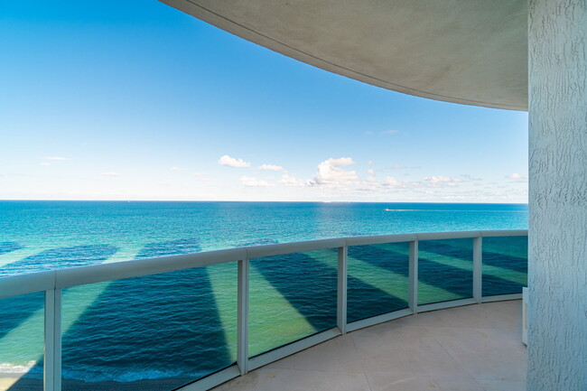 Building Photo - 16001 Collins Ave