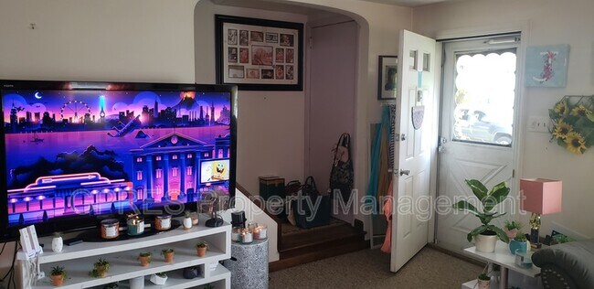 Building Photo - 1403 Spruce St