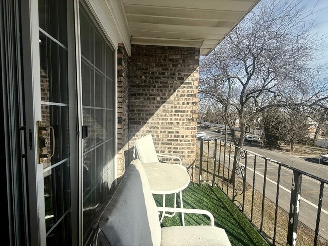 Building Photo - 1533 N Windsor Dr