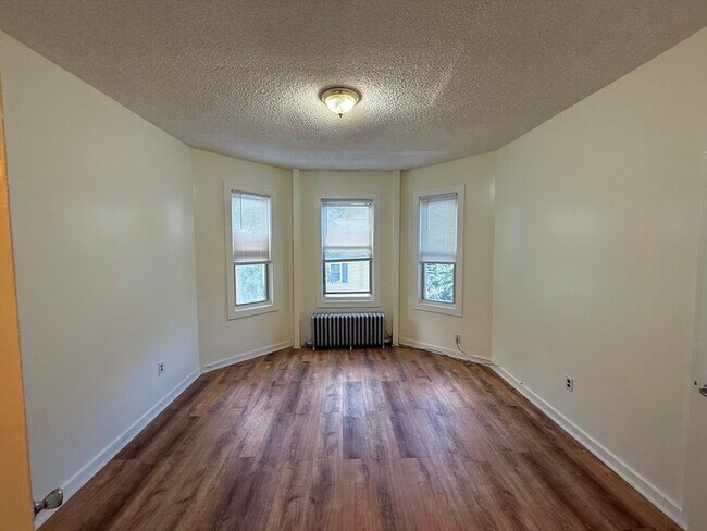 Building Photo - 60 Lucerne St