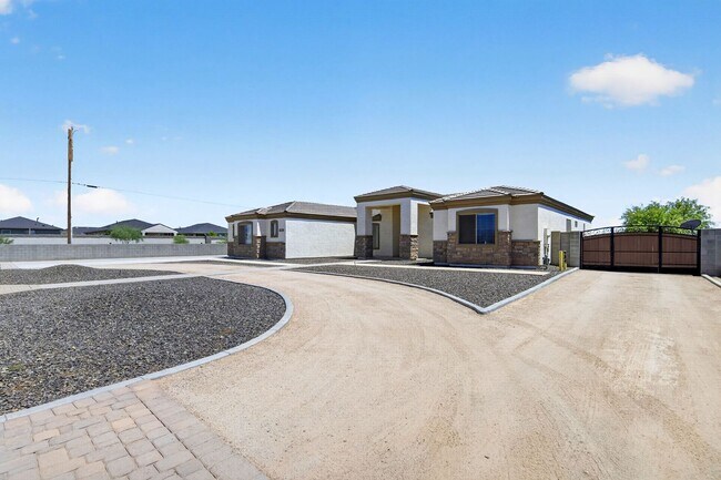 Building Photo - Luxury Meets Country Charm: Custom 5BR Home on Acreage in San Tan Valley