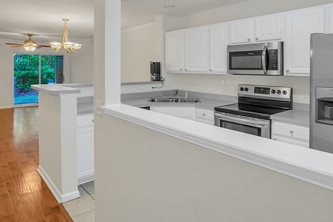 Building Photo - 121 Hornby Cir