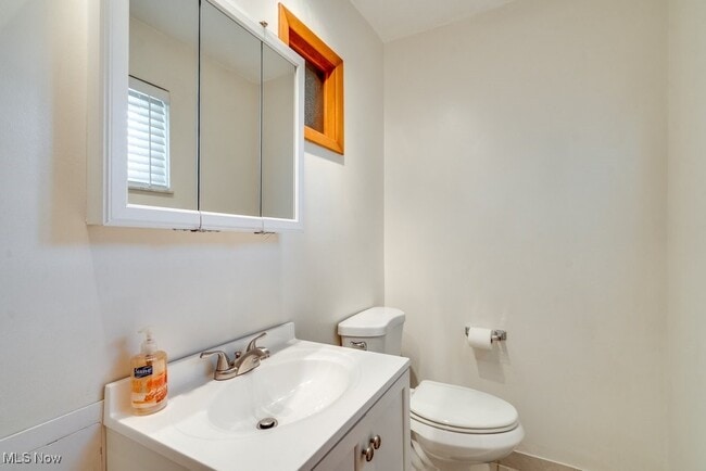 Building Photo - 24665 Robinia Dr