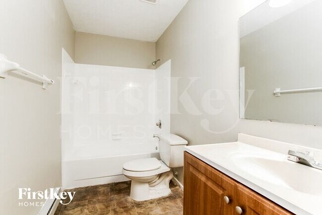 Building Photo - 819 Moss Oak Ct