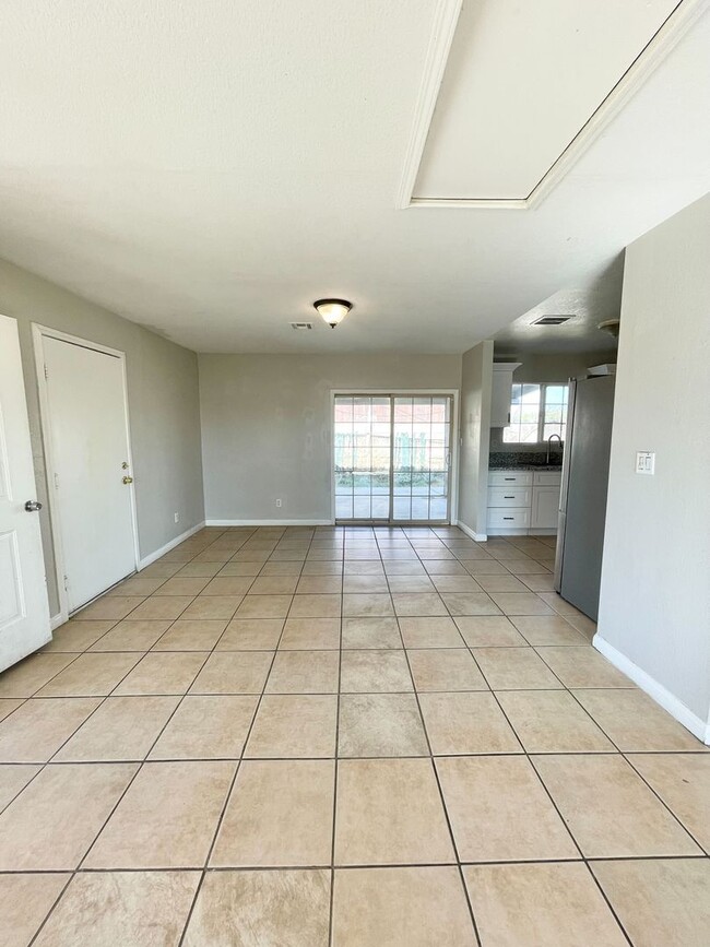 Building Photo - 2 Weeks Free Move-In Promo! Charming 4-Bed...