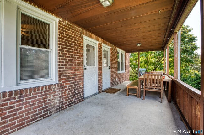 Building Photo - 124 Pemberwick Rd