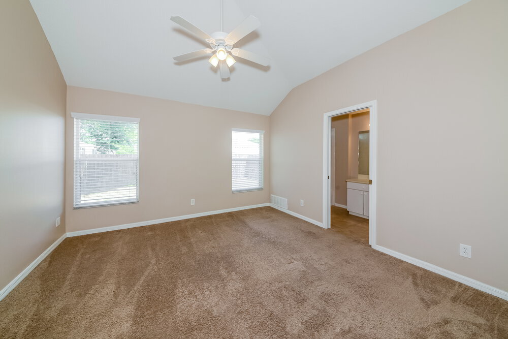 Building Photo - 10411 Lakeside Vista Dr