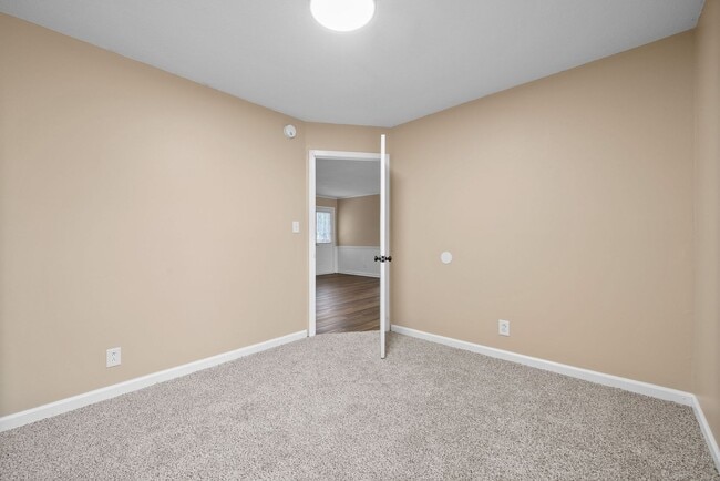 Building Photo - Three Bedroom on Corner Lot!