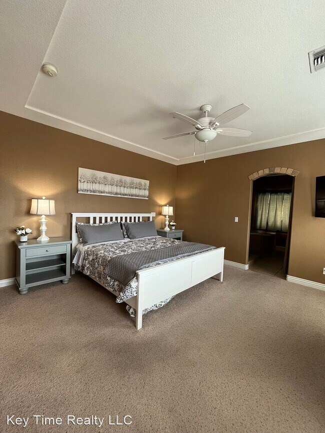 Building Photo - 3 br, 3 bath House - 3575 McCormick Blvd D201