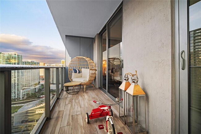 Building Photo - 801 S Miami Ave