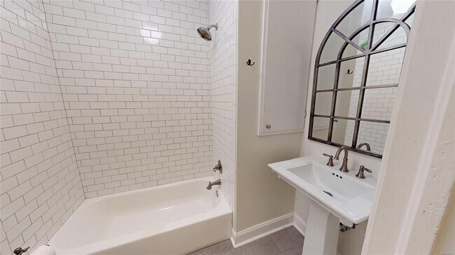 Building Photo - 345 Cloverdale Rd