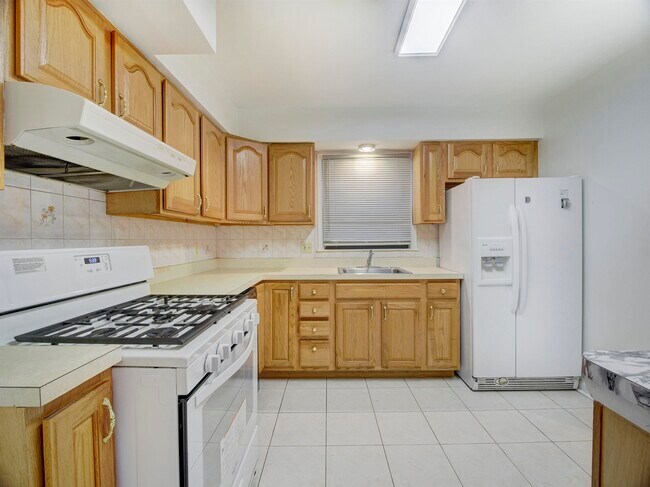 Building Photo - 25 Skillman Ave