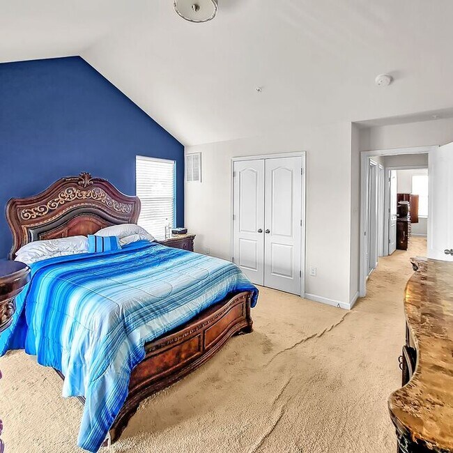 Building Photo - Stately End Unit 3-Level Townhome, 3 Bedro...