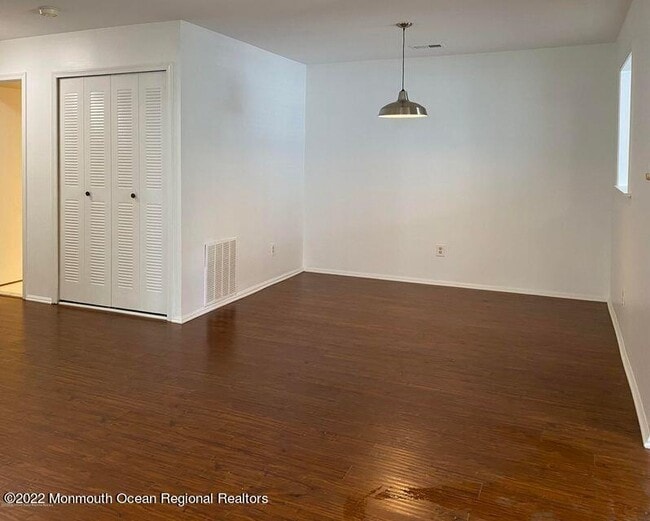 Building Photo - 407 Hampton Ct