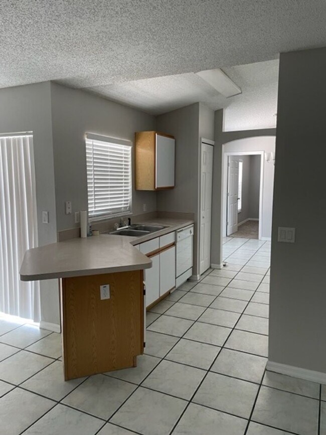 Building Photo - 2830 Ascot Ln
