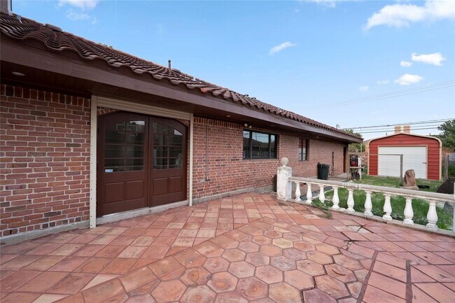 Building Photo - 6303 Lugary Dr