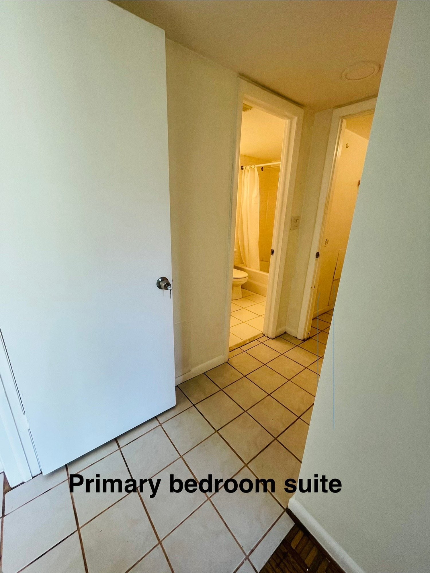Building Photo - 850 S Village Dr