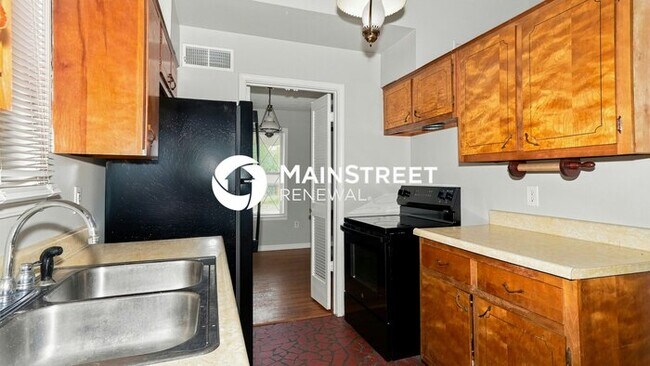 Building Photo - 3 Bedroom Pet-Friendly Home in Memphis, TN with Main Street Renewal