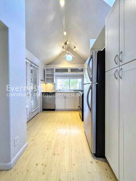 Building Photo - 4118 Wyandot St