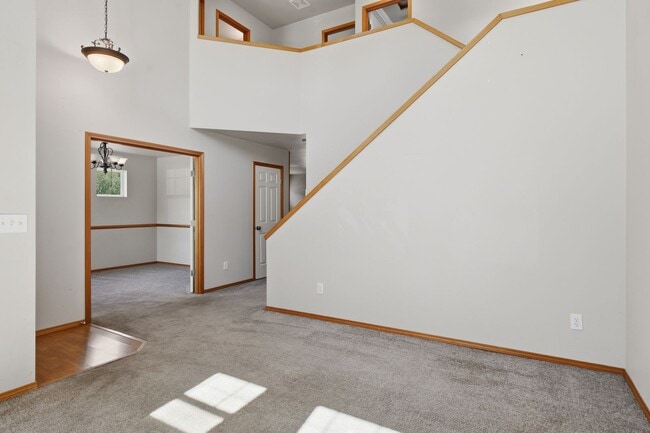 Building Photo - 3bd/2.5ba Everett Home