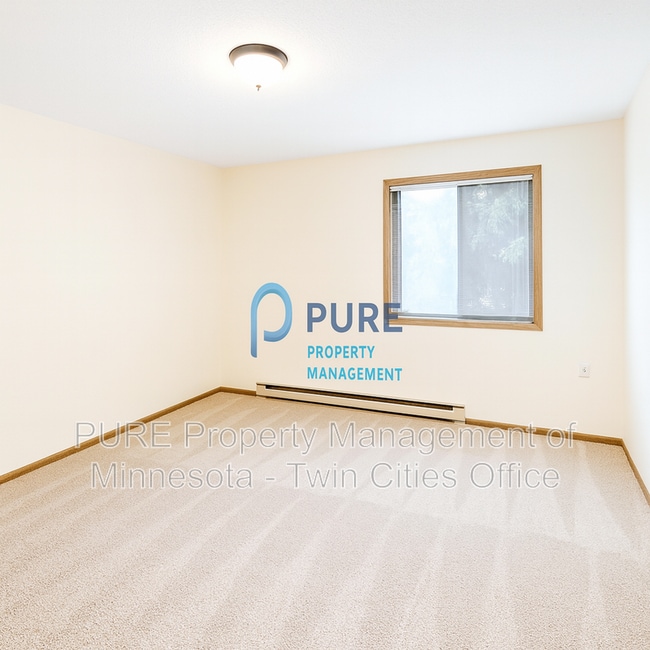 Building Photo - 221 Grand Ave W