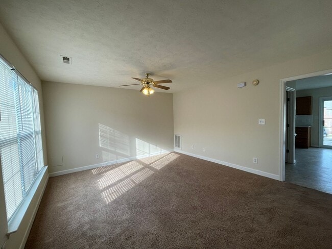Building Photo - Timberlake Area Townhome
