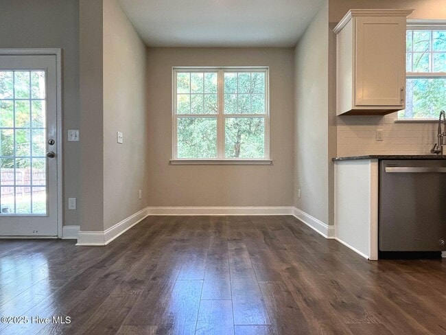 Building Photo - 188 Sandy Springs Rd