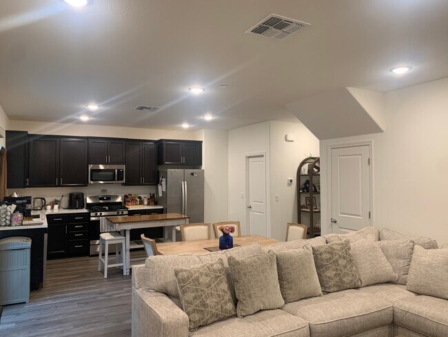 Building Photo - 1416 Willowedge Way