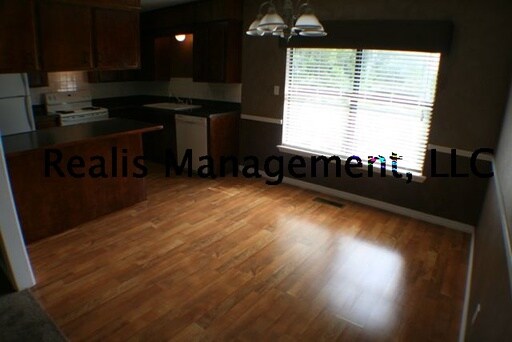 Building Photo - 634 Earthside Cir