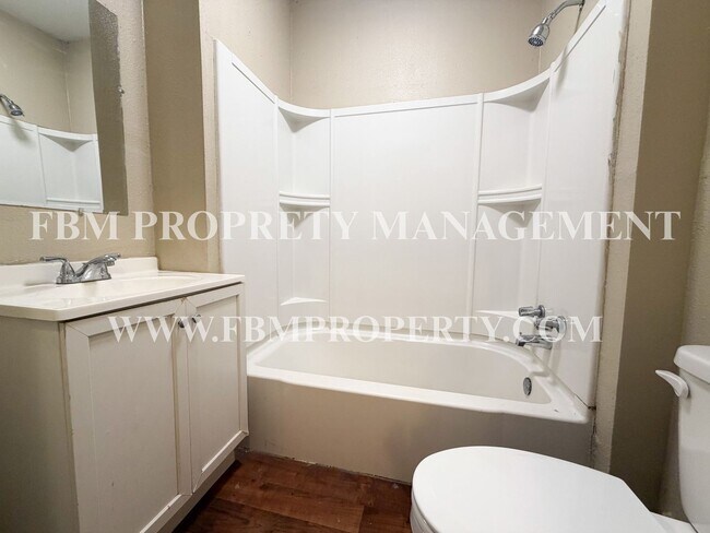 Building Photo - 409 W Brown St