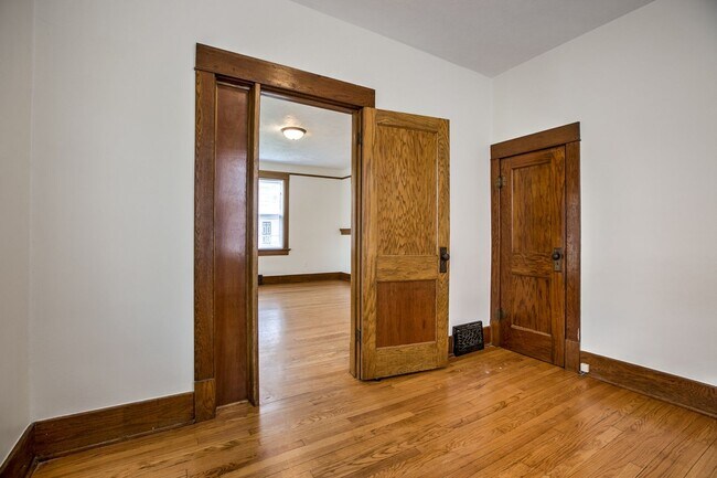 Building Photo - 1327 S 13th St