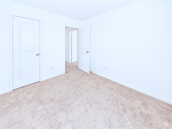 Building Photo - 525 Riverdale Dr