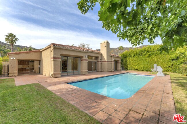 Primary Photo - 3516 Malibu Country Dr